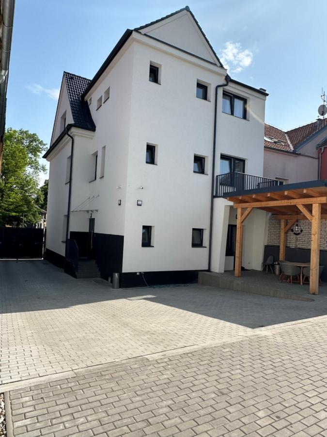 Rezidence Kbely - Free Parking Apartment Прага Екстериор снимка