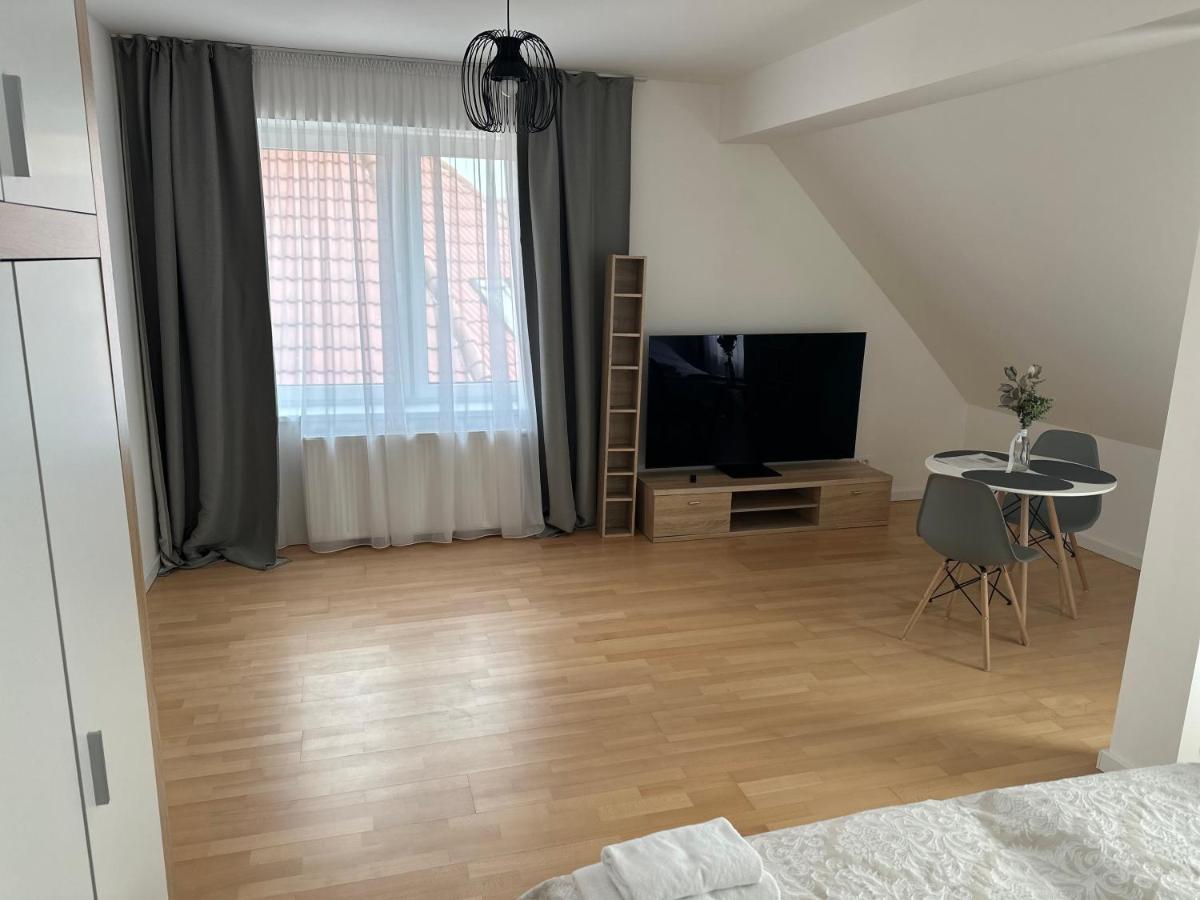 Rezidence Kbely - Free Parking Apartment Прага Екстериор снимка